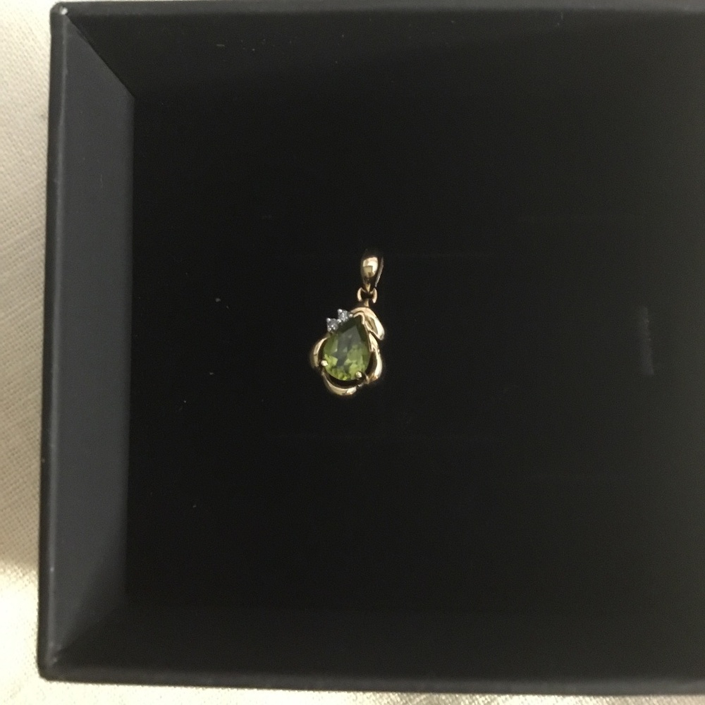 NWOT 14k Peridot Diamond Pendant